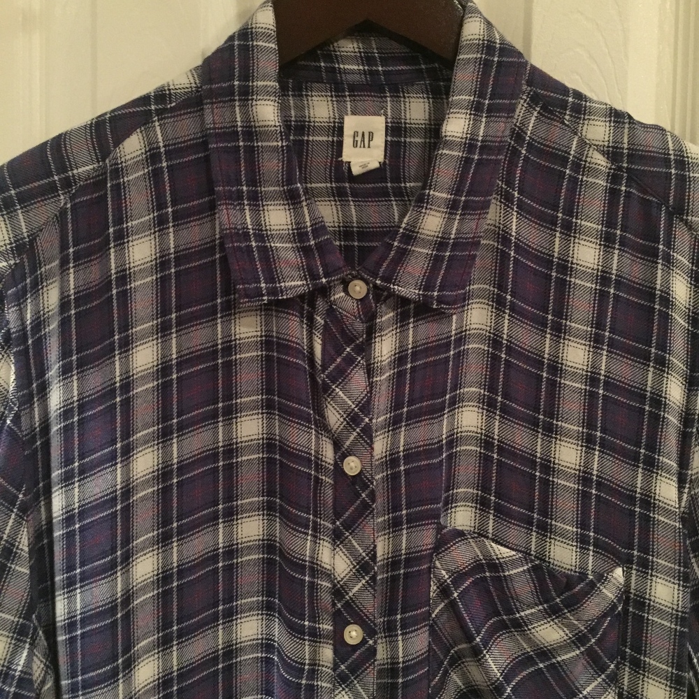 Gap Women's Drapey Blue Plaid shirt - like new! - Picture 3 of 4